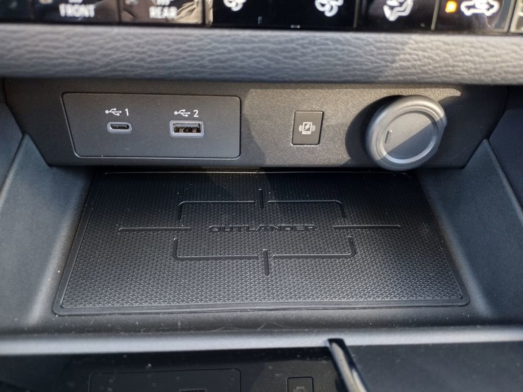 New 2025 Mitsubishi Outlander SE image 26