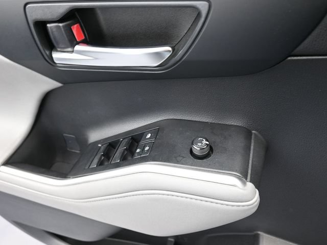 Used 2021 Toyota Highlander XLE FWD image 38