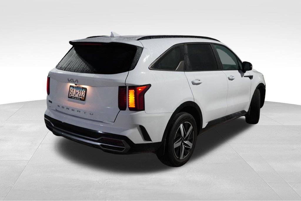 Certified 2022 Kia Sorento S FWD image 3