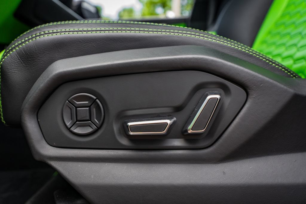 Used 2021 Lamborghini Urus AWD/4WD image 21