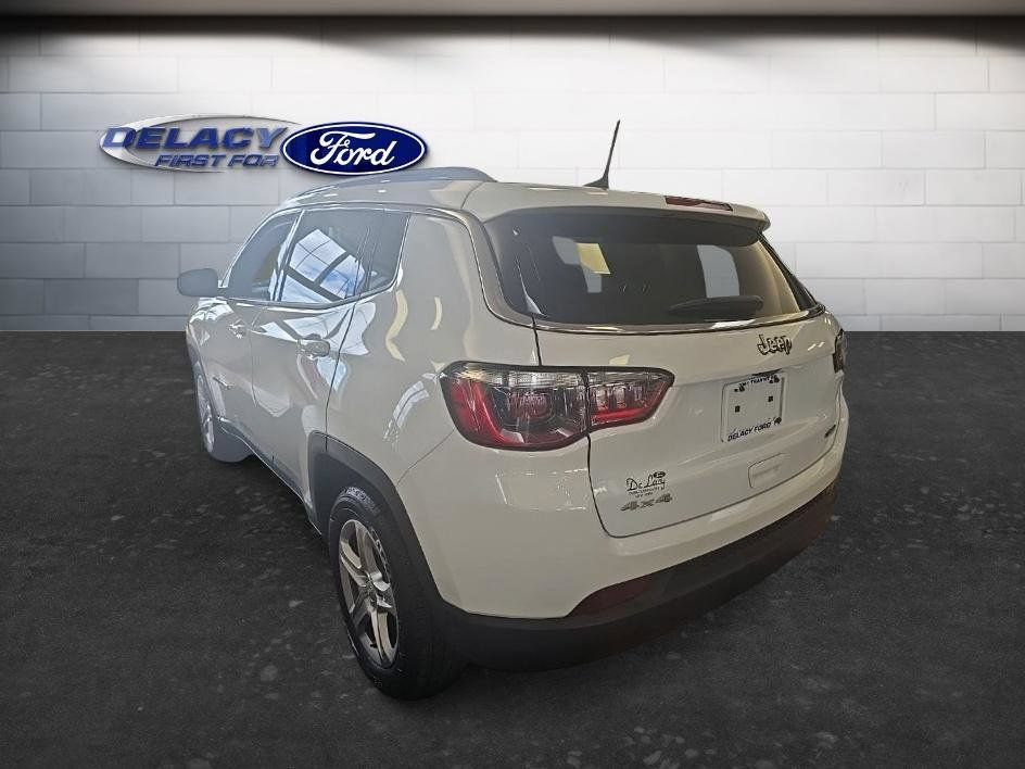 Used 2023 Jeep Compass Latitude w/ Convenience Group AWD/4WD image 4