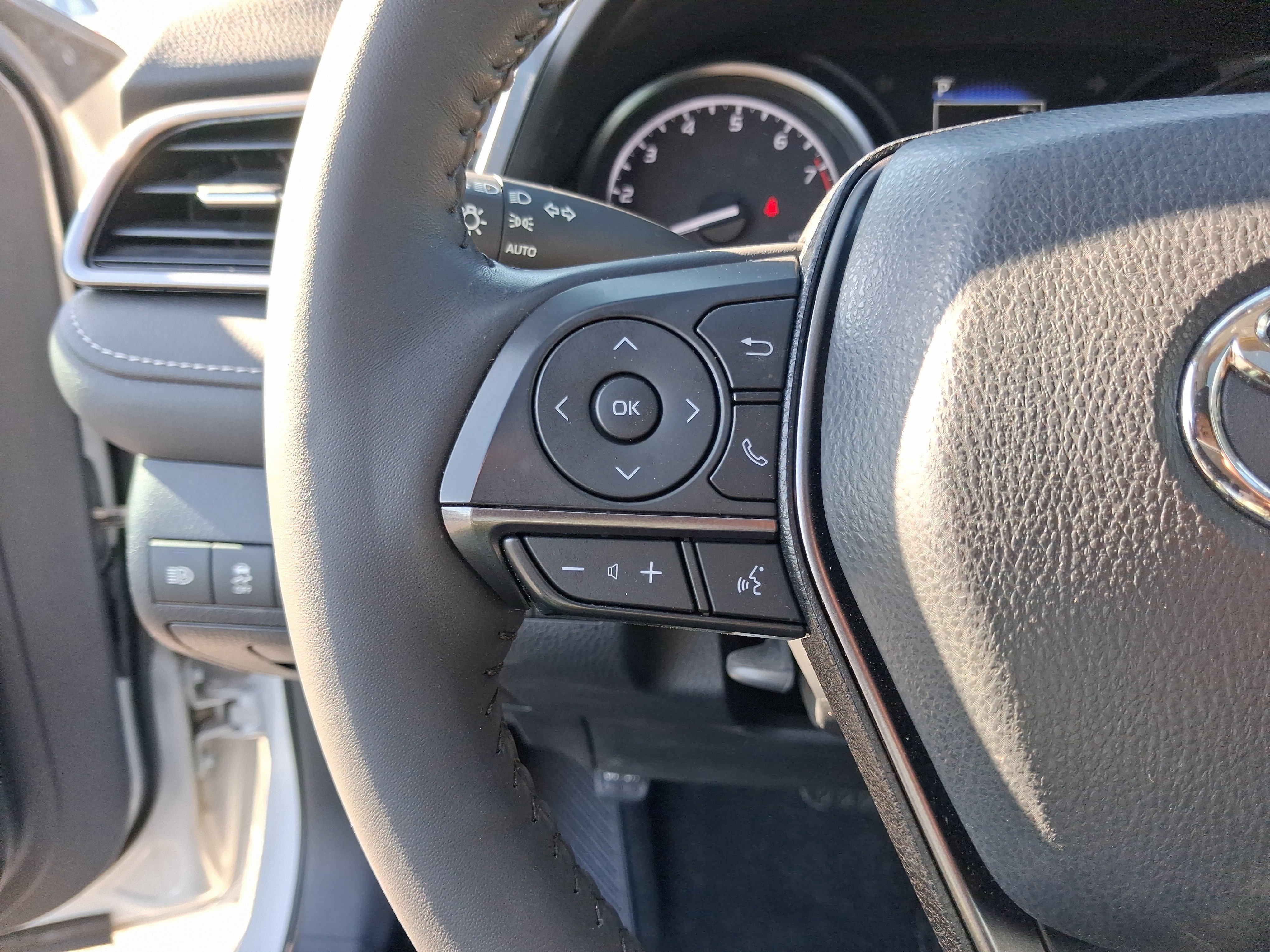 Used 2024 Toyota Camry SE w/ Cold Weather Package FWD image 23