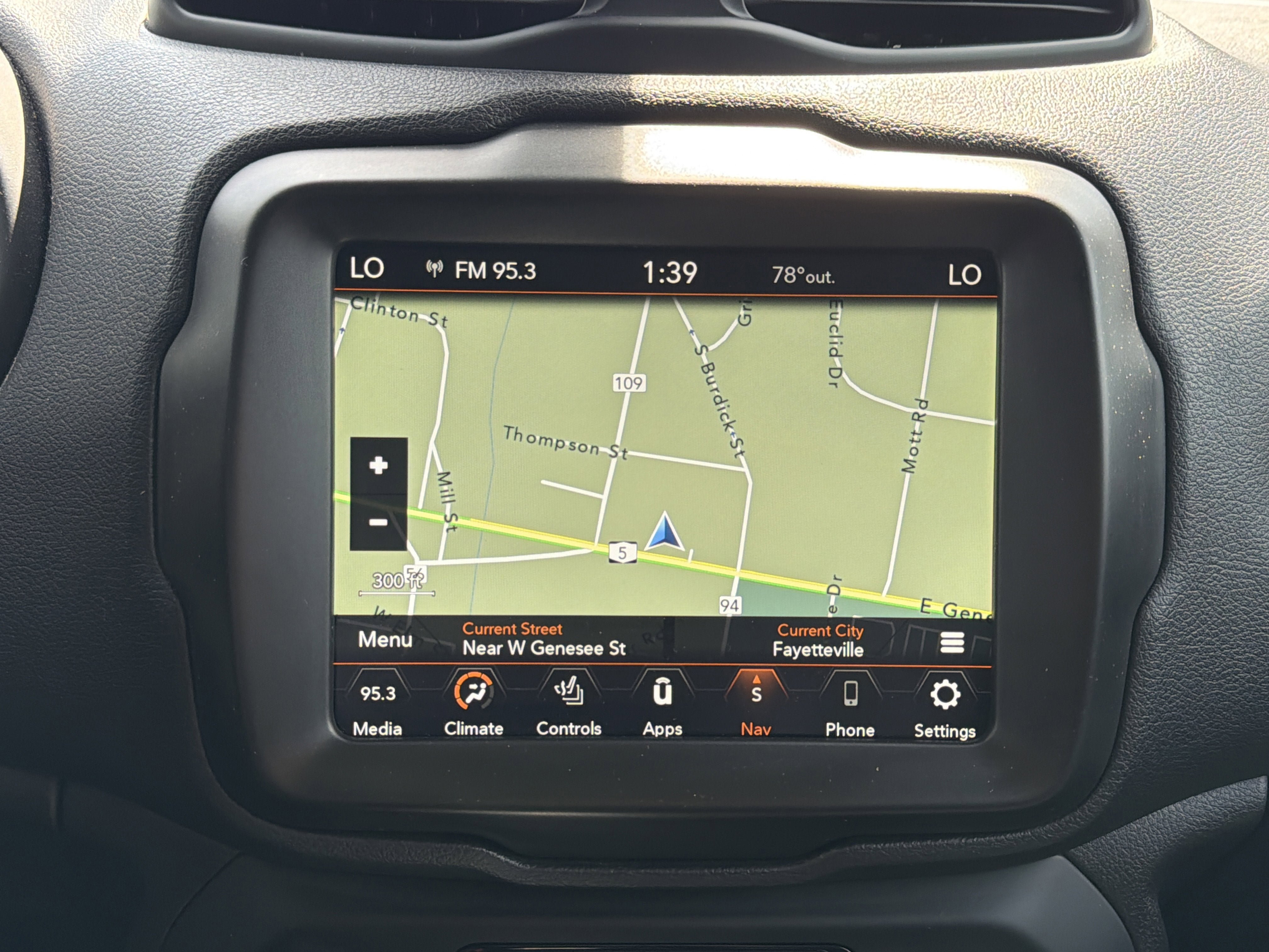 Used 2022 Jeep Renegade Latitude w/ Convenience Group AWD/4WD image 19