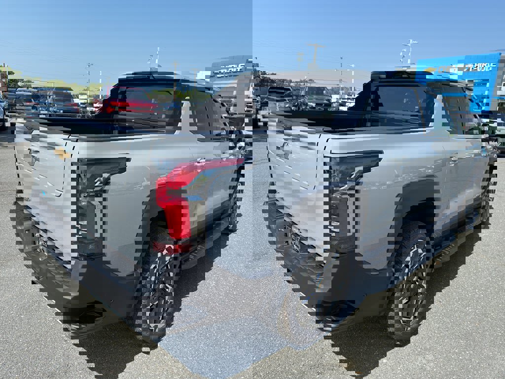 New 2026 Chevrolet Silverado EV LT image 9