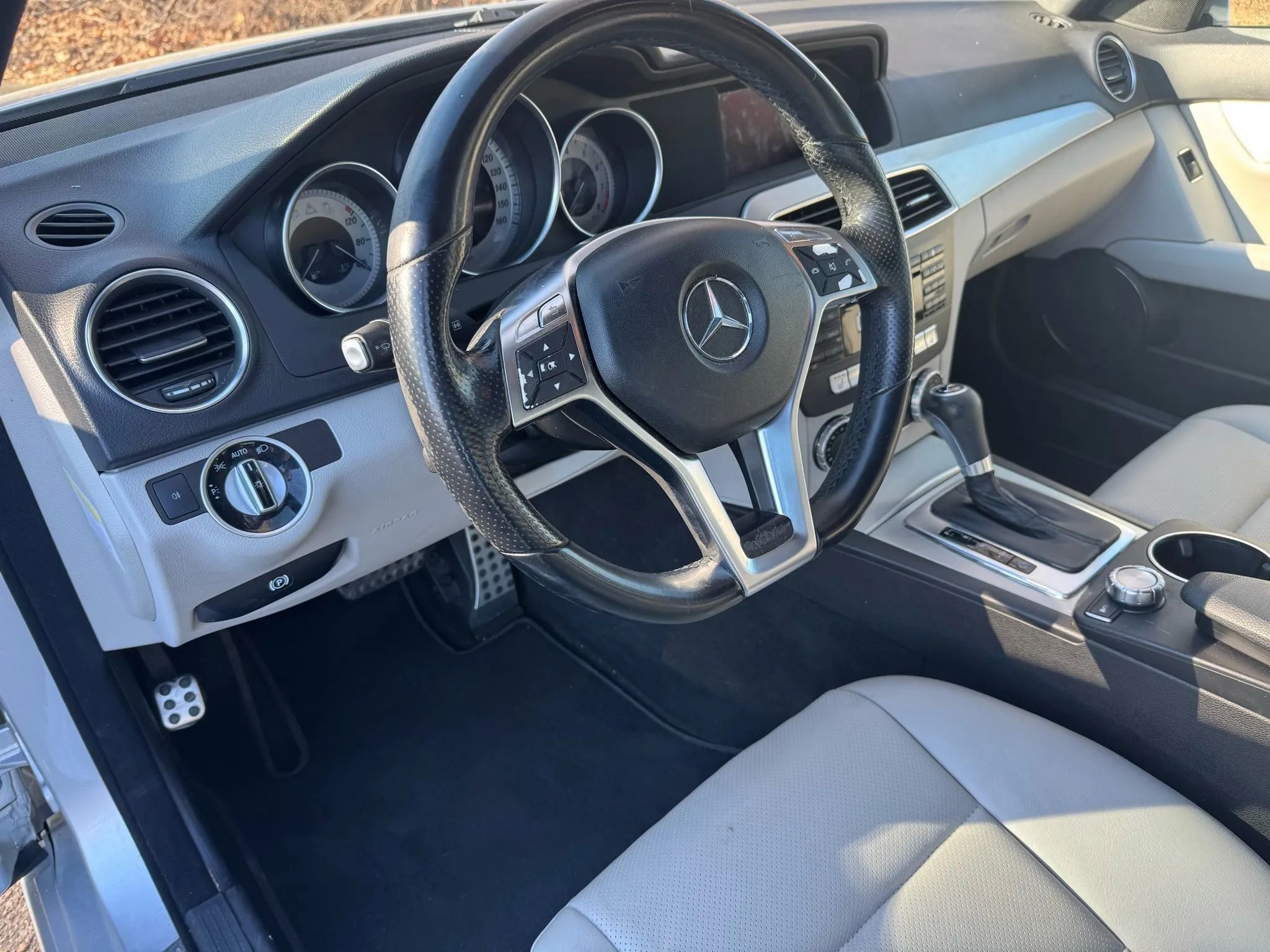 Used 2013 Mercedes-Benz C 250 Sedan image 16