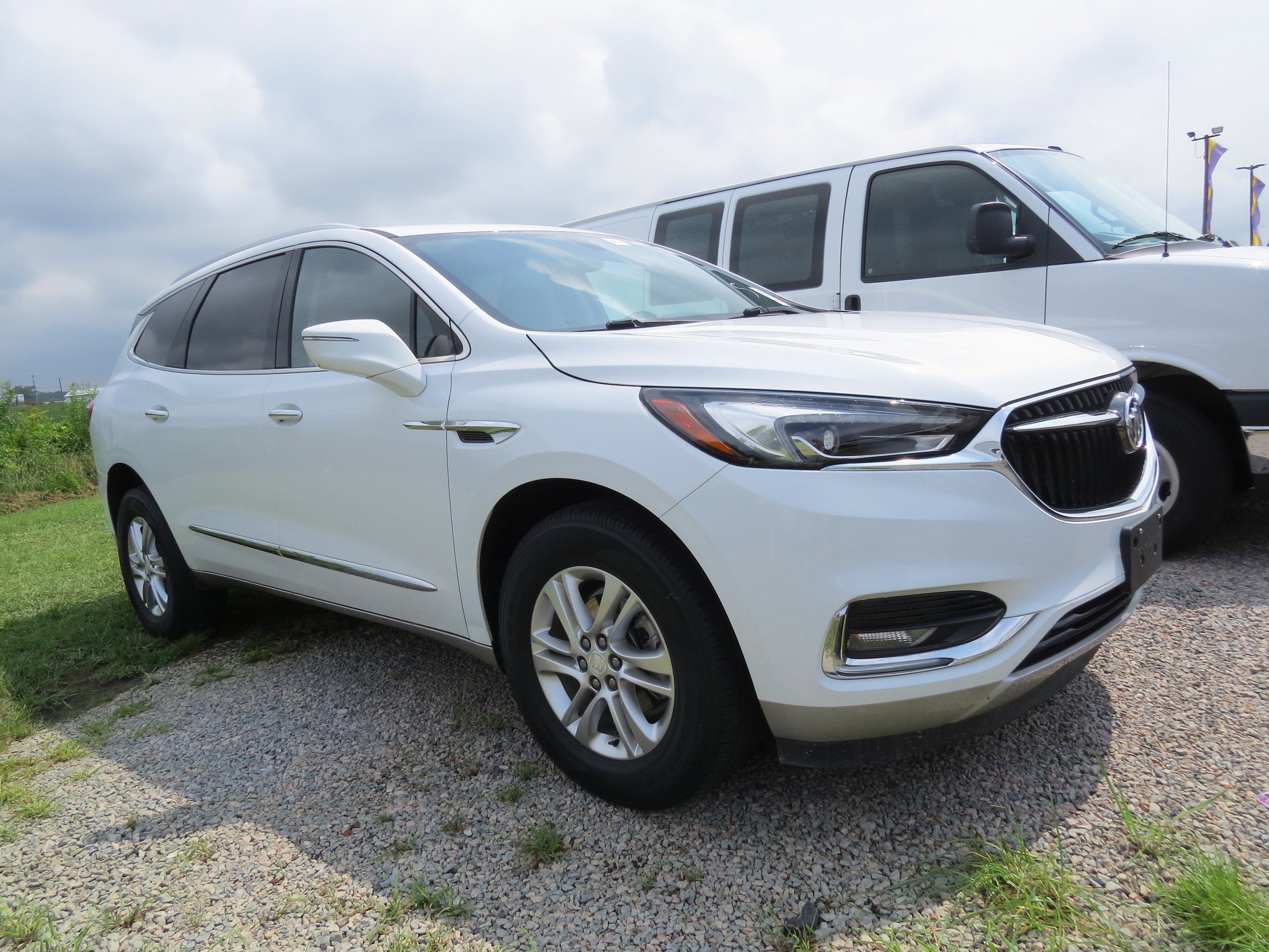 Used 2021 Buick Enclave Essence image 11