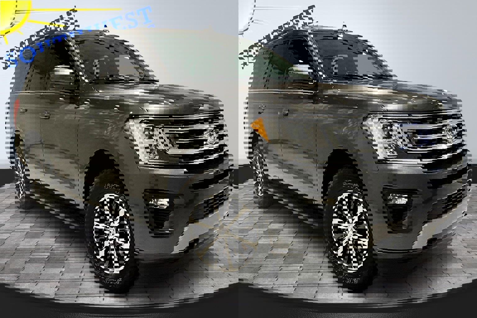 Used 2021 Ford Expedition XLT image 3