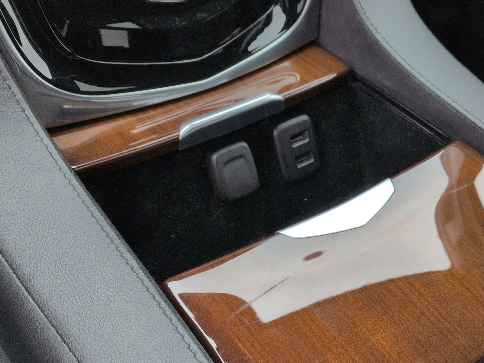 Used 2020 Cadillac Escalade Luxury image 39