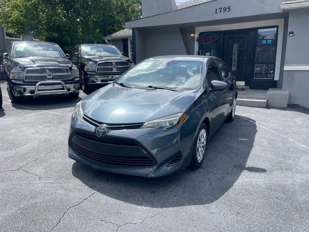 Used 2017 Toyota Corolla LE FWD image 2