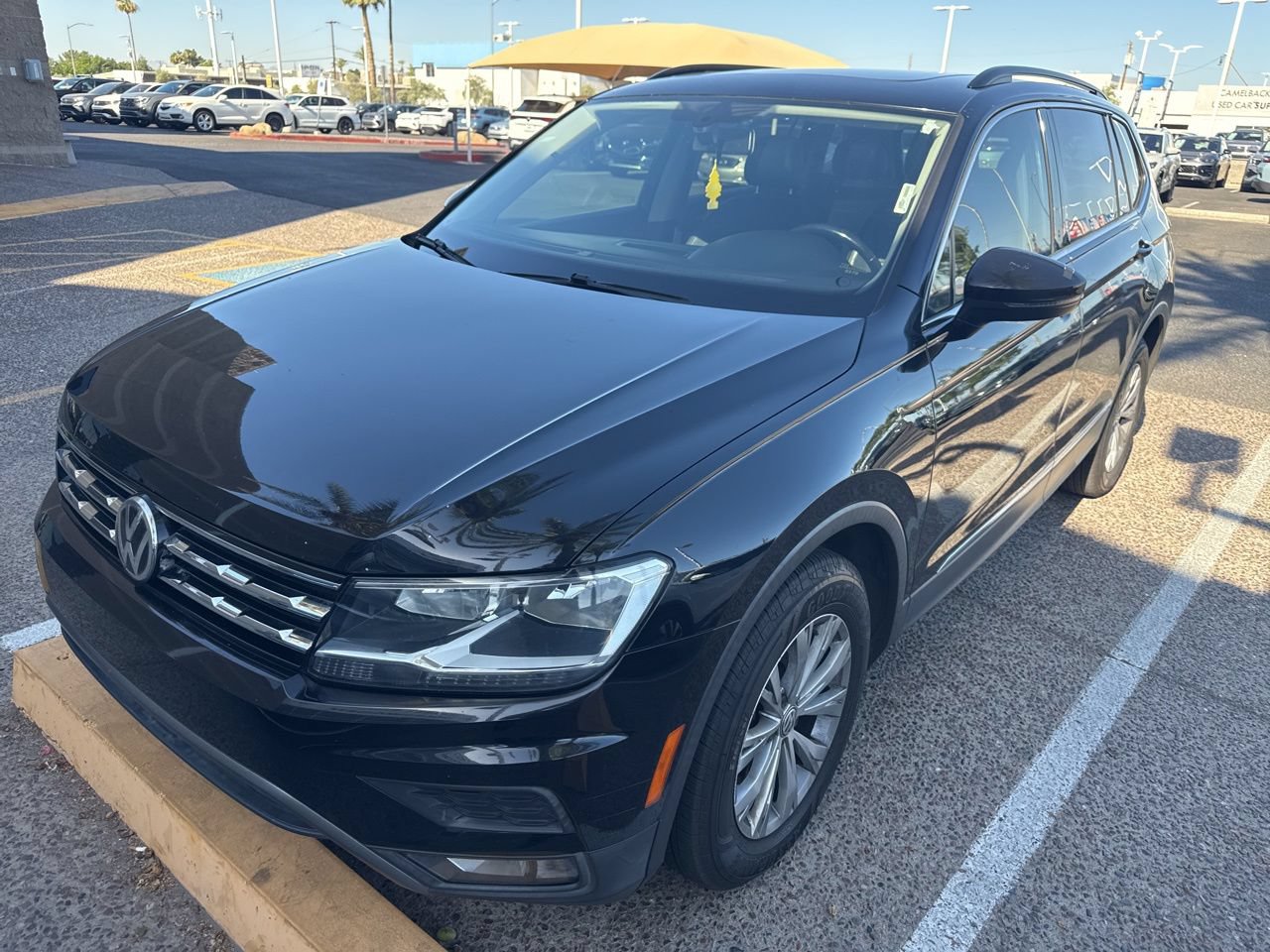 Used 2018 Volkswagen Tiguan SE w/ Panoramic Sunroof Package FWD image 9