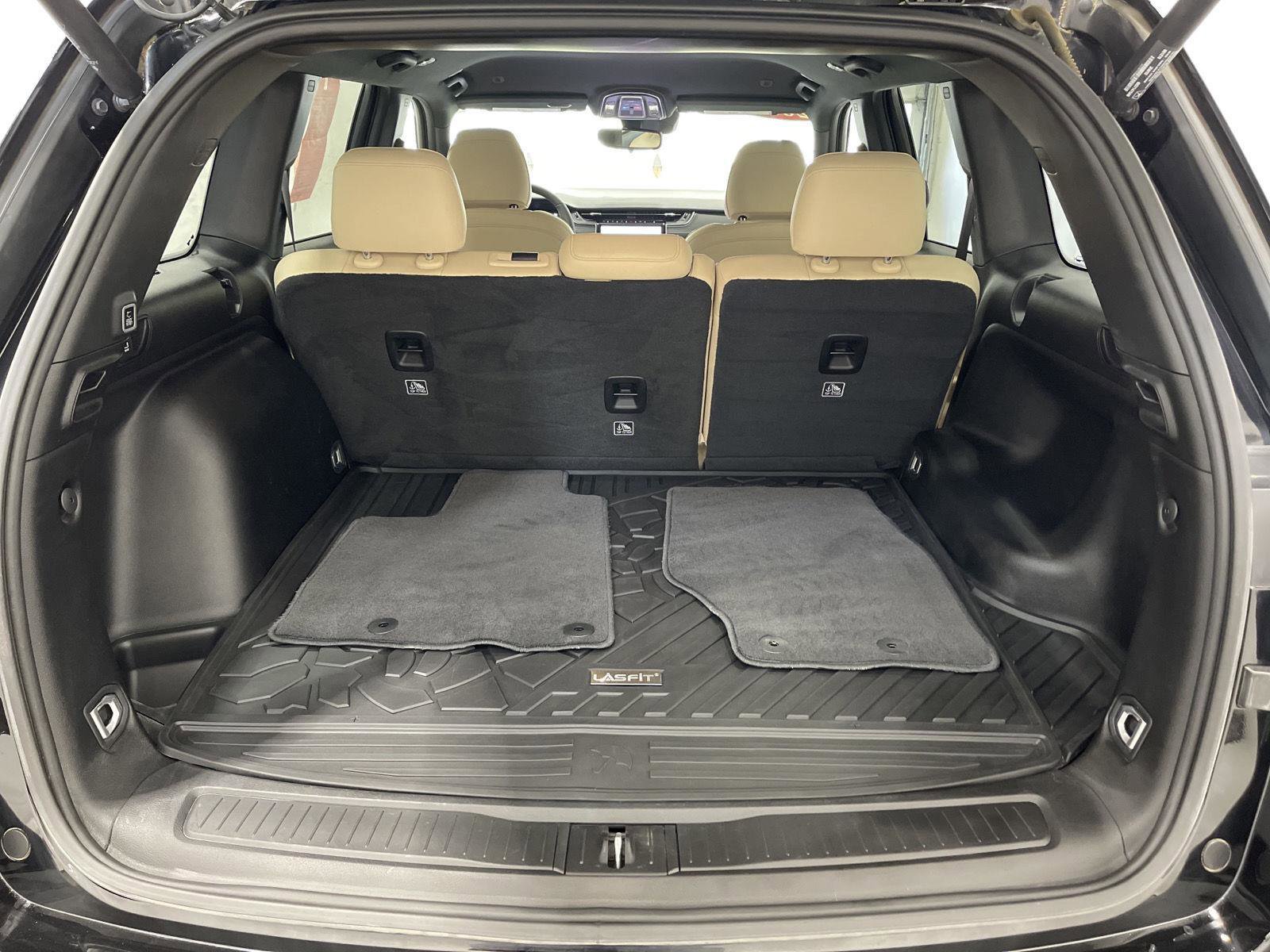 Used 2023 Jeep Grand Cherokee Limited w/ Black Appearance Package image 13