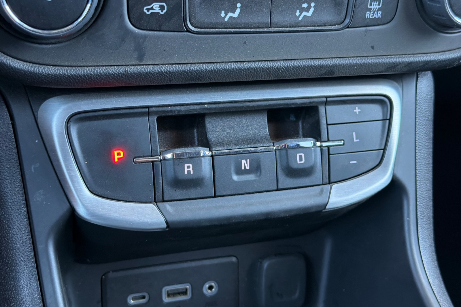 Used 2024 GMC Terrain SLE FWD image 27