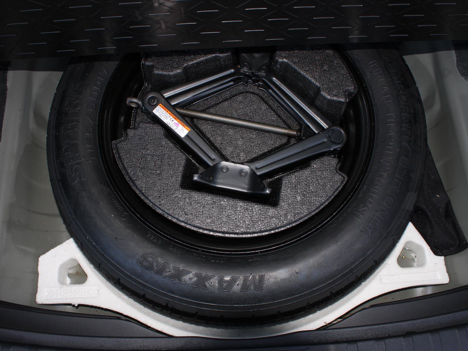 Used 2023 Toyota RAV4 LE image 9