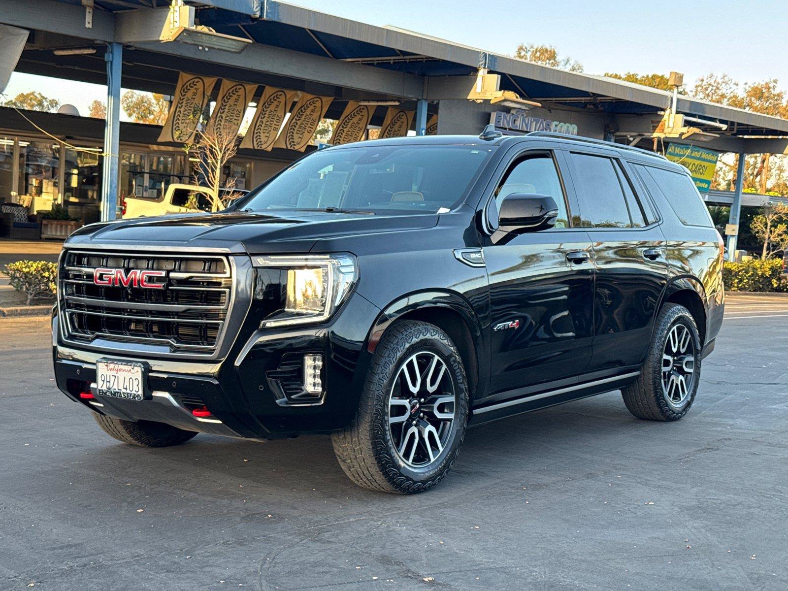 Used 2023 GMC Yukon AT4 w/ AT4 Premium Plus Package AWD/4WD image 4