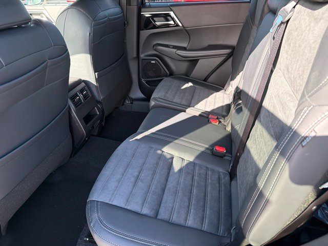 New 2026 Mitsubishi Outlander LE FWD image 17