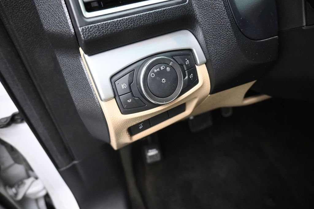 Used 2016 Ford Explorer XLT w/ Equipment Group 201A FWD image 13