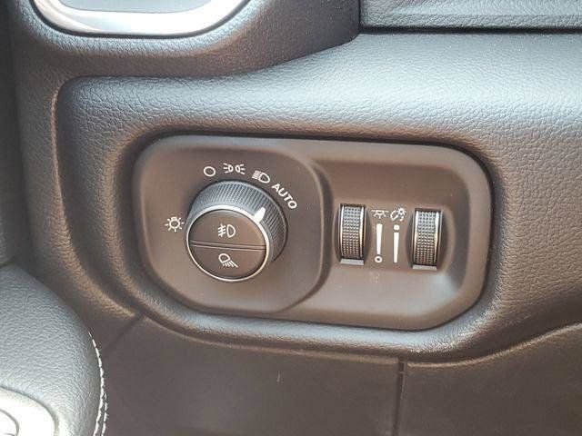 New 2026 RAM 2500 Laramie AWD/4WD image 19