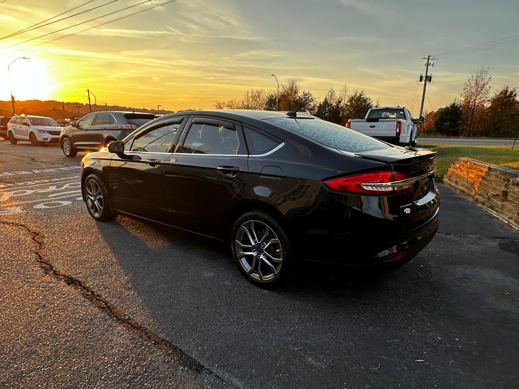 Used 2017 Ford Fusion SE w/ Equipment Group 201A image 7