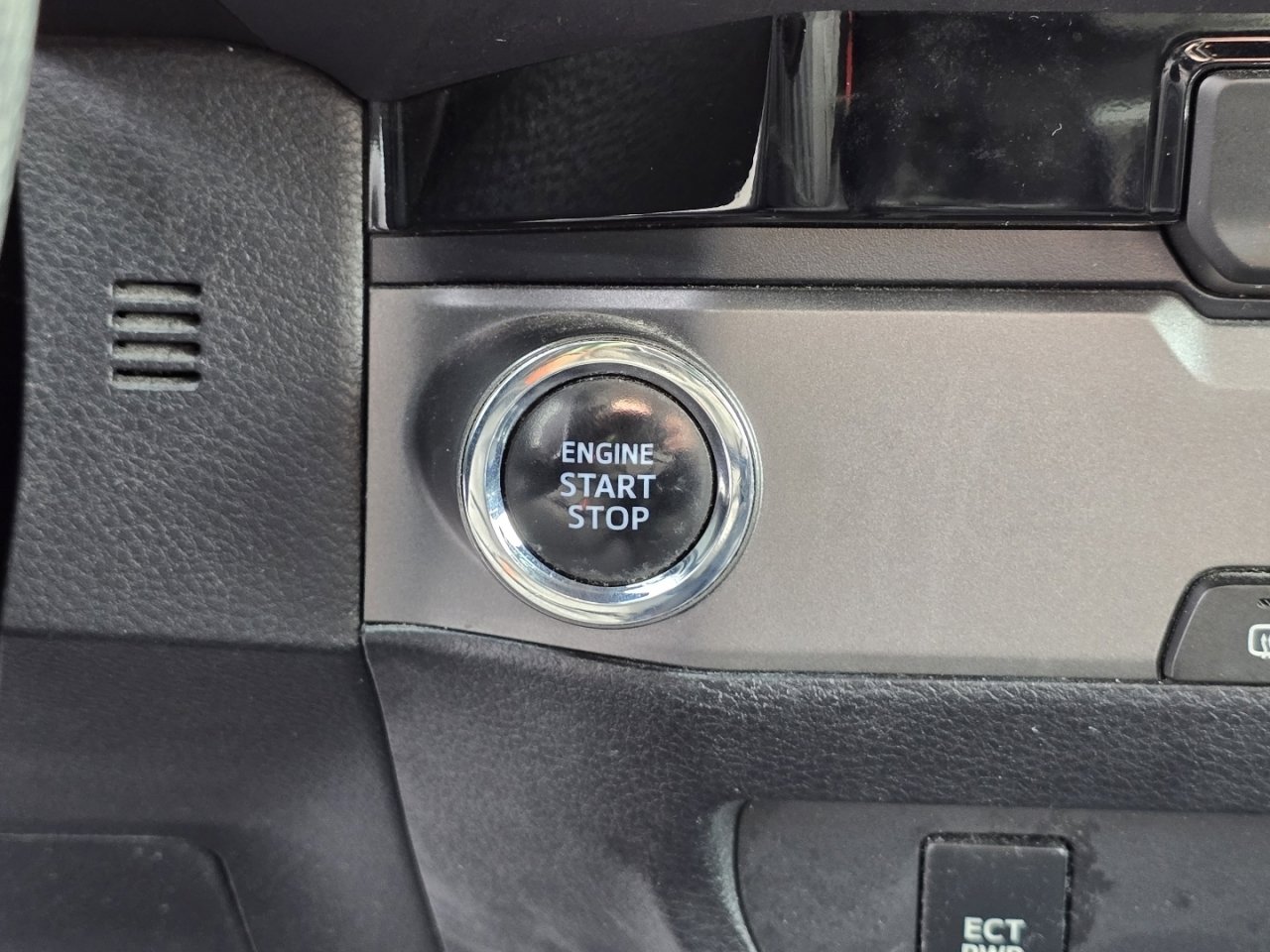 Used 2016 Toyota Tacoma TRD Sport w/ Towing Package image 22