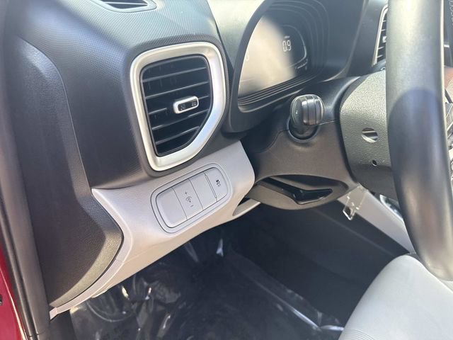 Certified 2023 Hyundai Venue SEL image 18