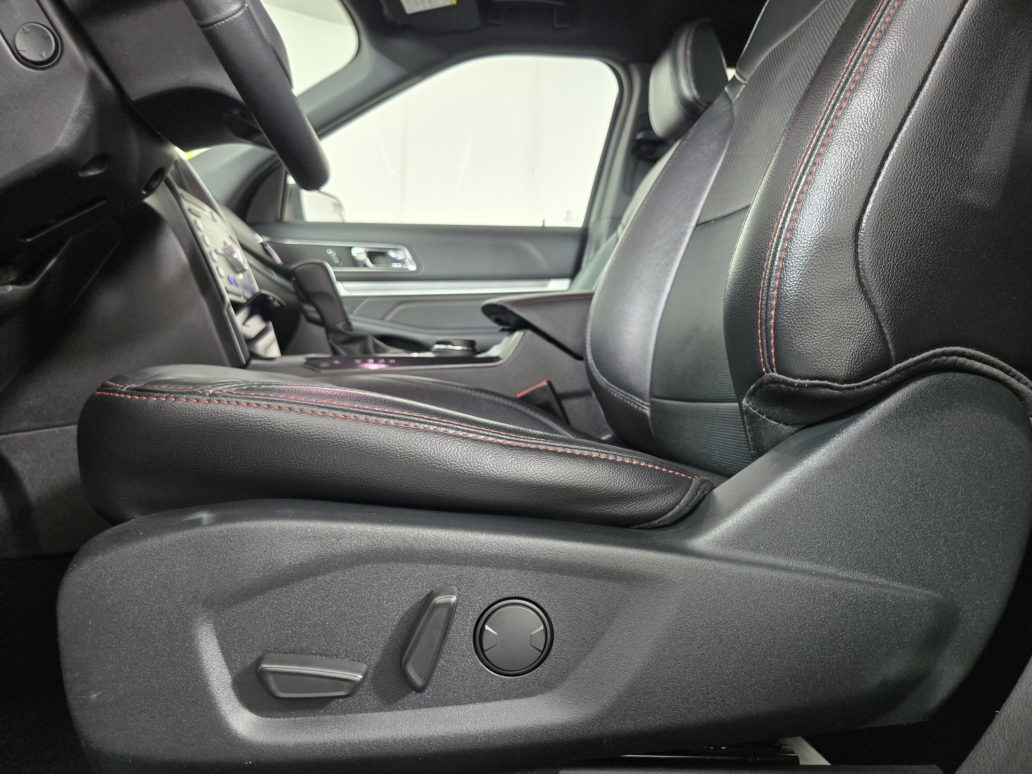 Used 2019 Ford Explorer Sport w/ Equipment Group 401A AWD/4WD image 34