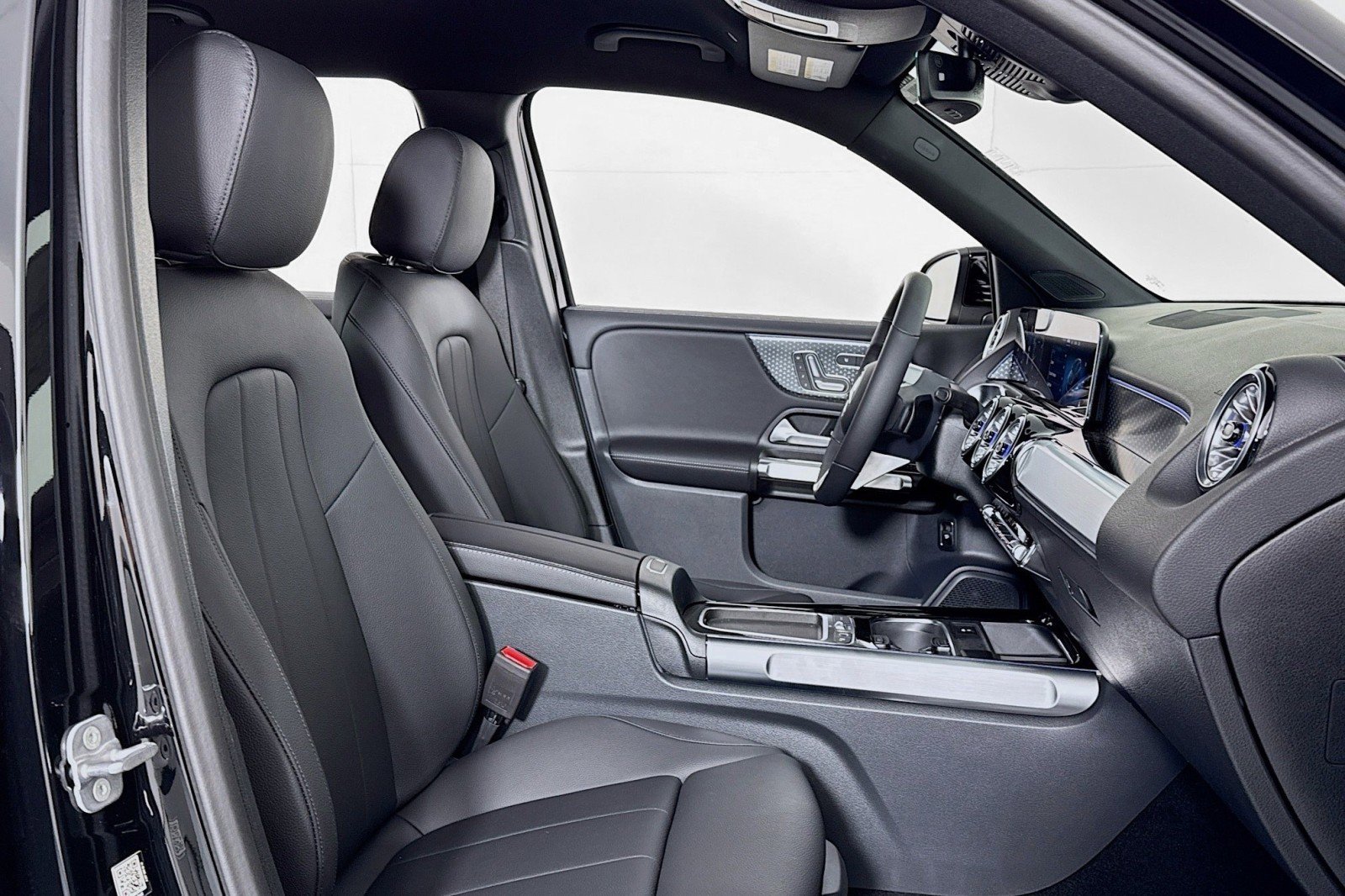 Certified 2025 Mercedes-Benz GLB 250 image 7