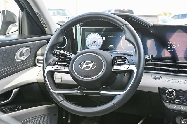 Used 2025 Hyundai Elantra Limited image 14