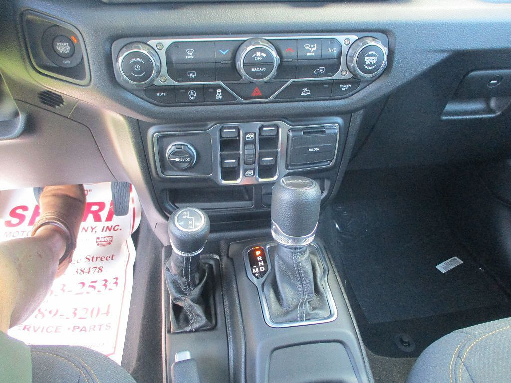 New 2025 Jeep Gladiator Sport AWD/4WD image 7