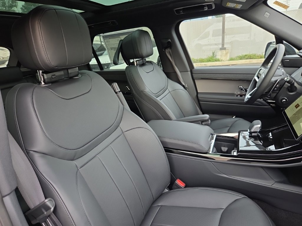 New 2025 Land Rover Range Rover Sport SE image 21