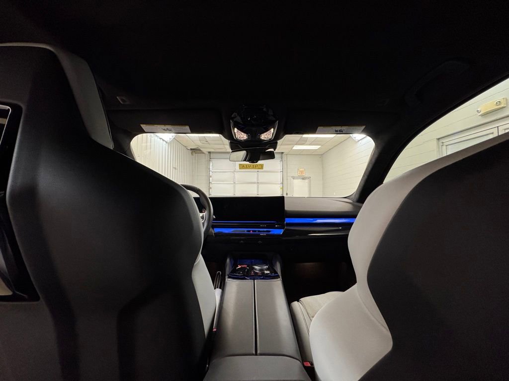 Used 2025 BMW M5 w/ Carbon Package image 21