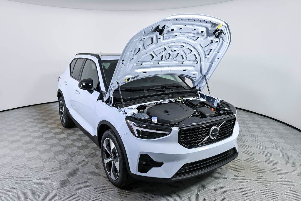 New 2026 Volvo XC40 B5 Plus w/ Protection Package Premier AWD/4WD image 32