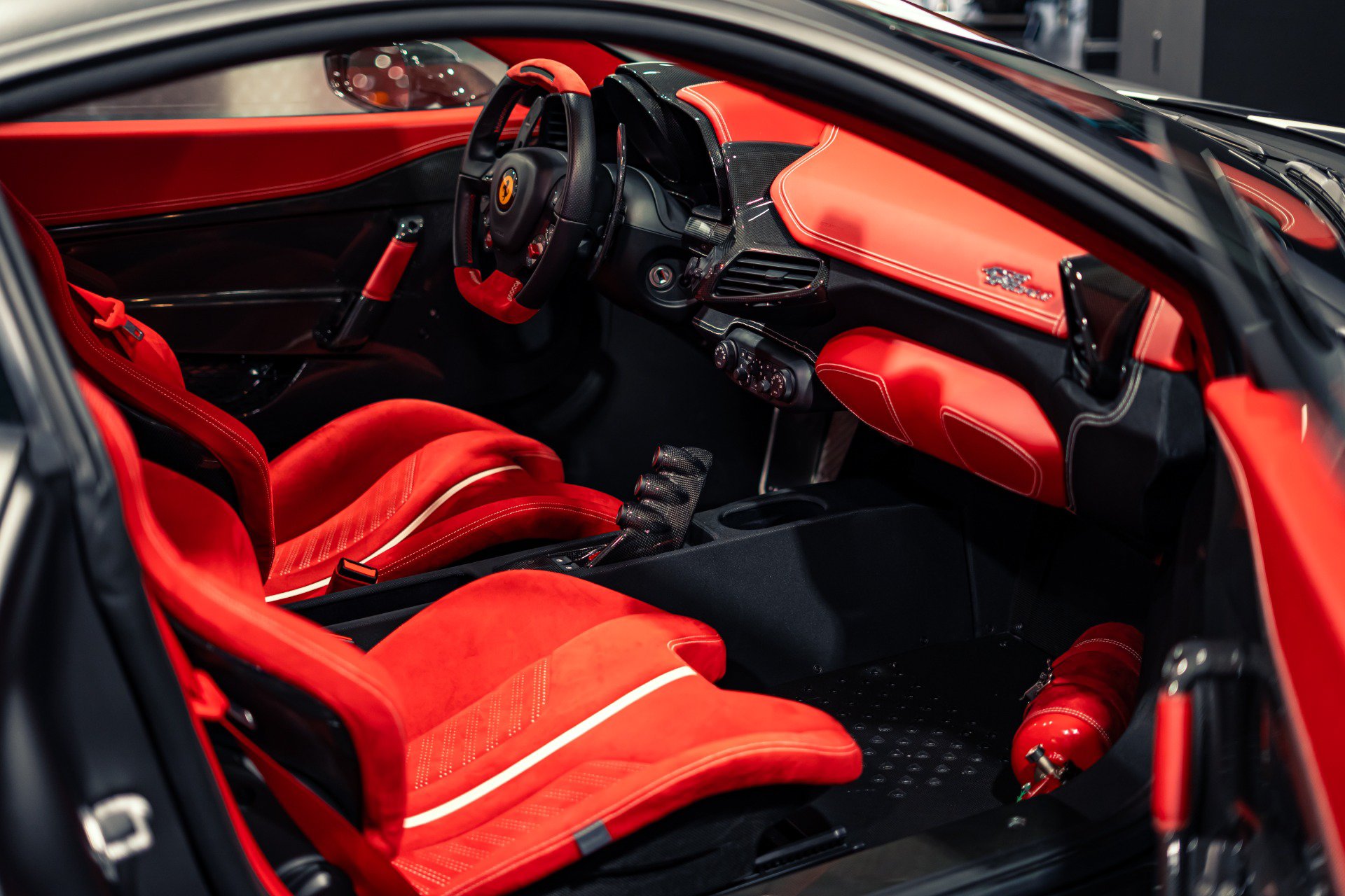 Used 2015 Ferrari 458 Speciale Coupe RWD image 2
