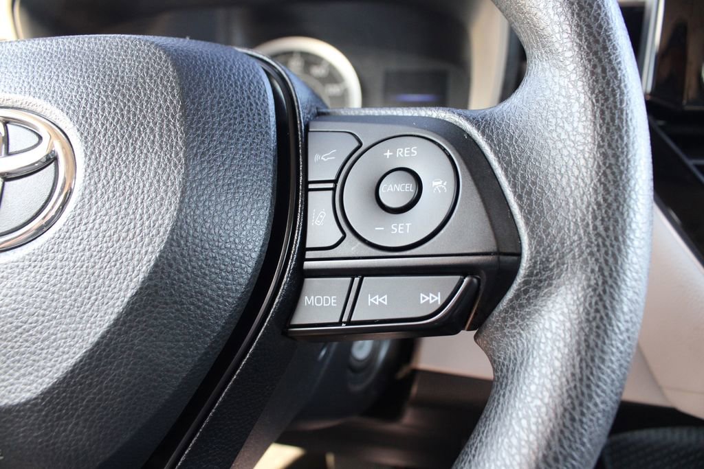 Used 2022 Toyota Corolla LE image 19