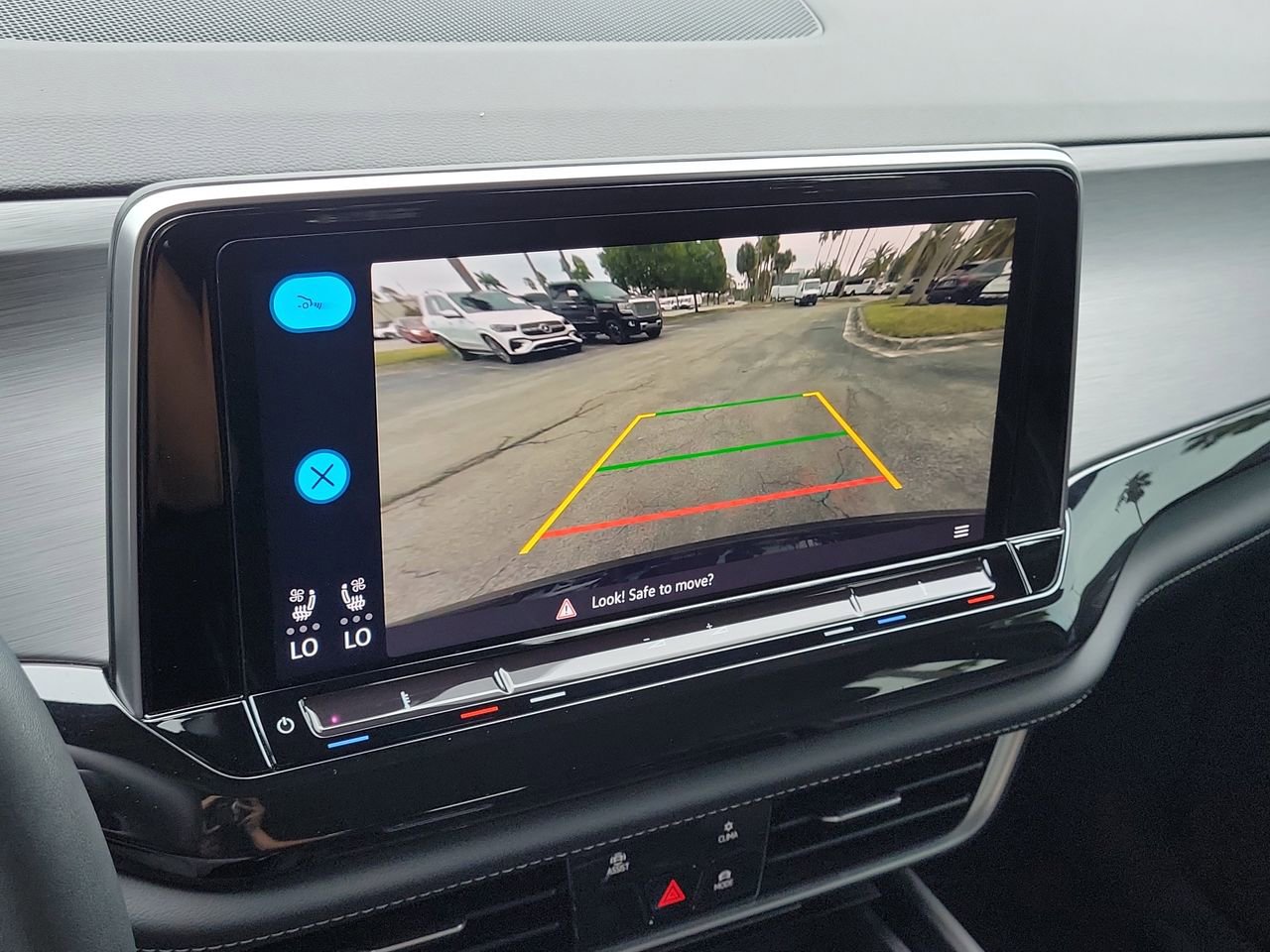 Used 2025 Volkswagen Atlas Cross Sport SE image 30