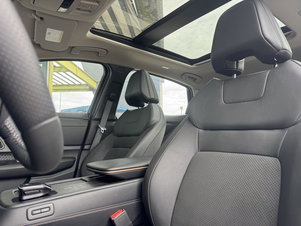 Used 2024 Nissan Ariya FWD image 29