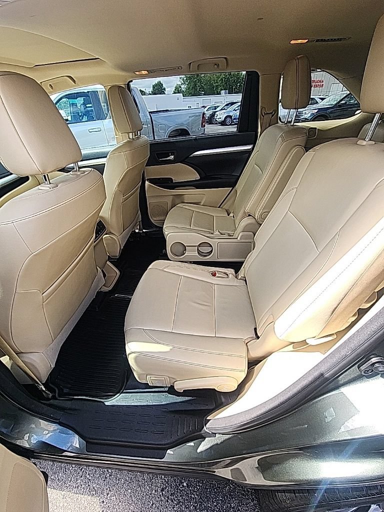 Used 2018 Toyota Highlander XLE AWD/4WD image 14