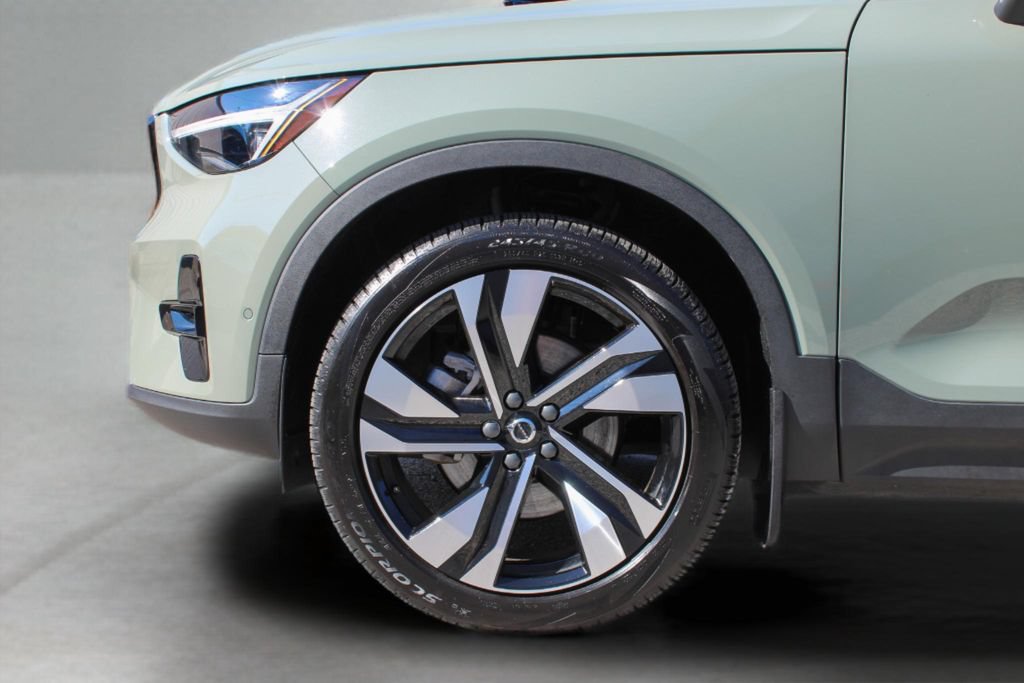 Used 2025 Volvo XC40 B5 Ultra w/ Protection Package Premier AWD/4WD image 6