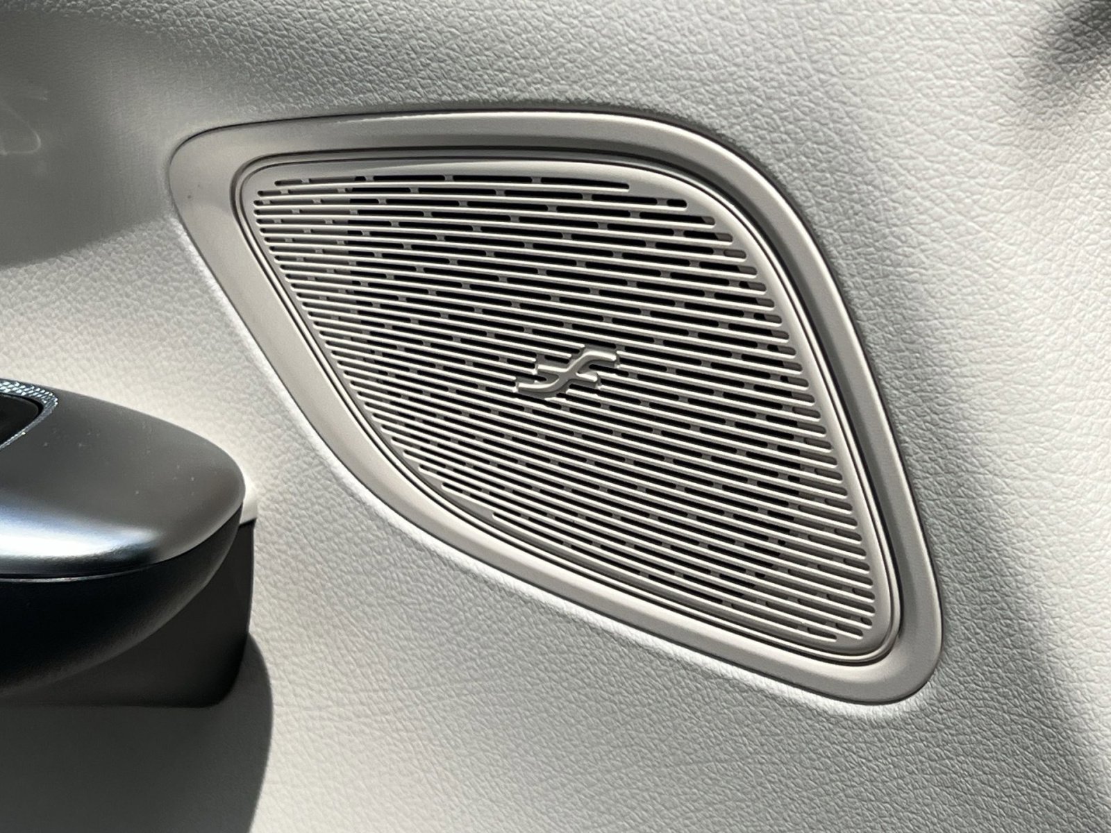 Certified 2025 Mercedes-Benz GLC 300 4MATIC image 34