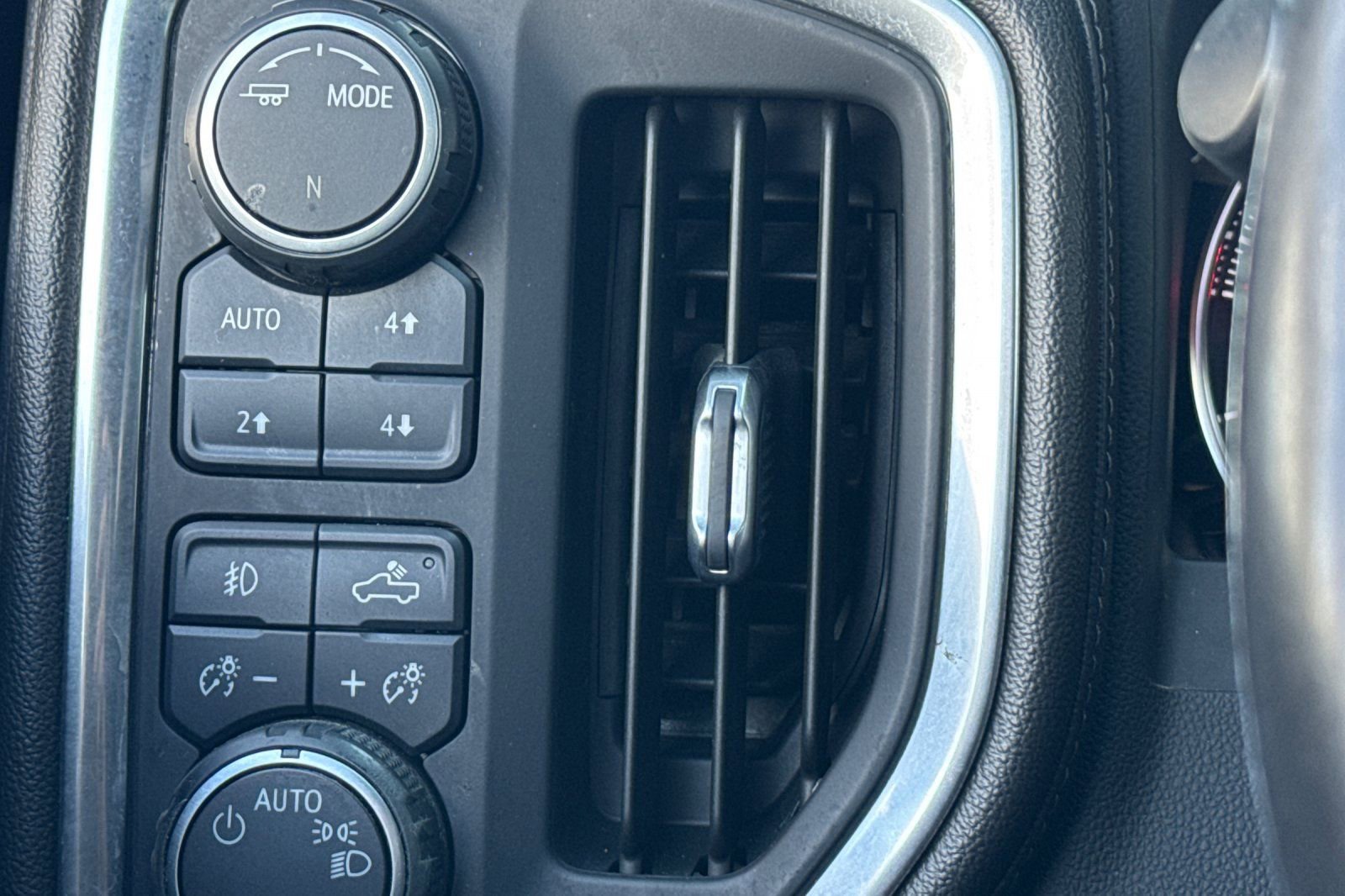 Used 2020 Chevrolet Silverado 1500 RST image 28