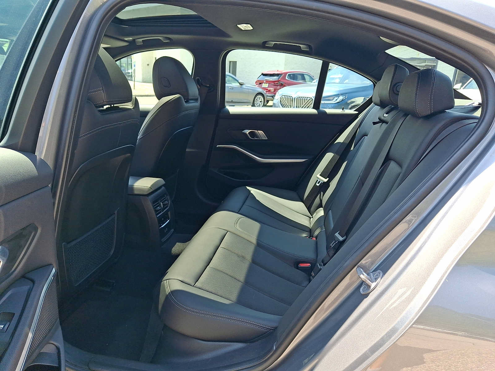 Used 2023 BMW 330i xDrive Sedan w/ Convenience Package AWD/4WD image 10