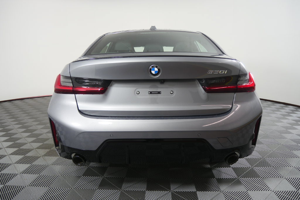 New 2026 BMW 330i Sedan w/ M Sport Package RWD image 5