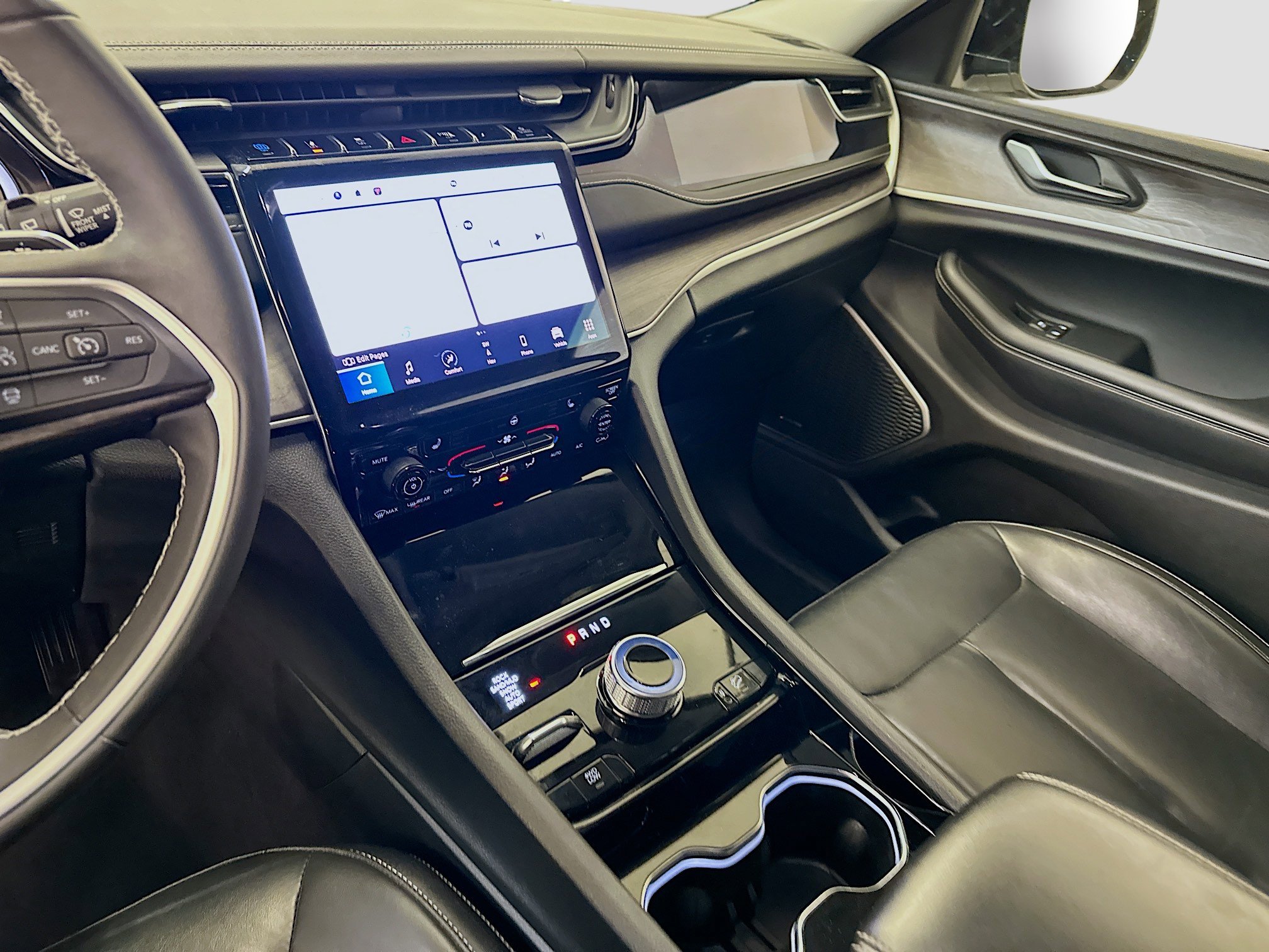 Used 2022 Jeep Grand Cherokee Limited 4xe image 26