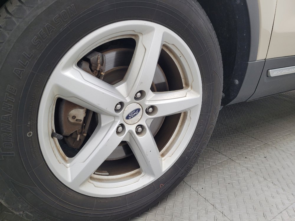 Used 2017 Ford Explorer XLT image 31