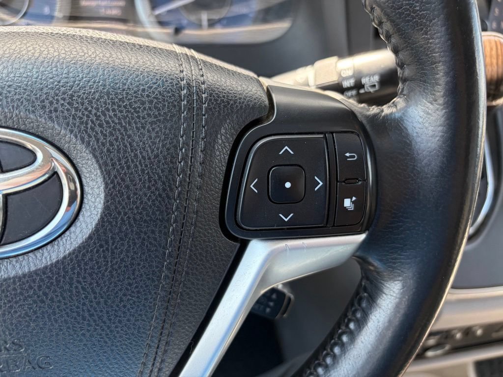 Used 2015 Toyota Sienna XLE w/ XLE Navigation Package FWD image 39