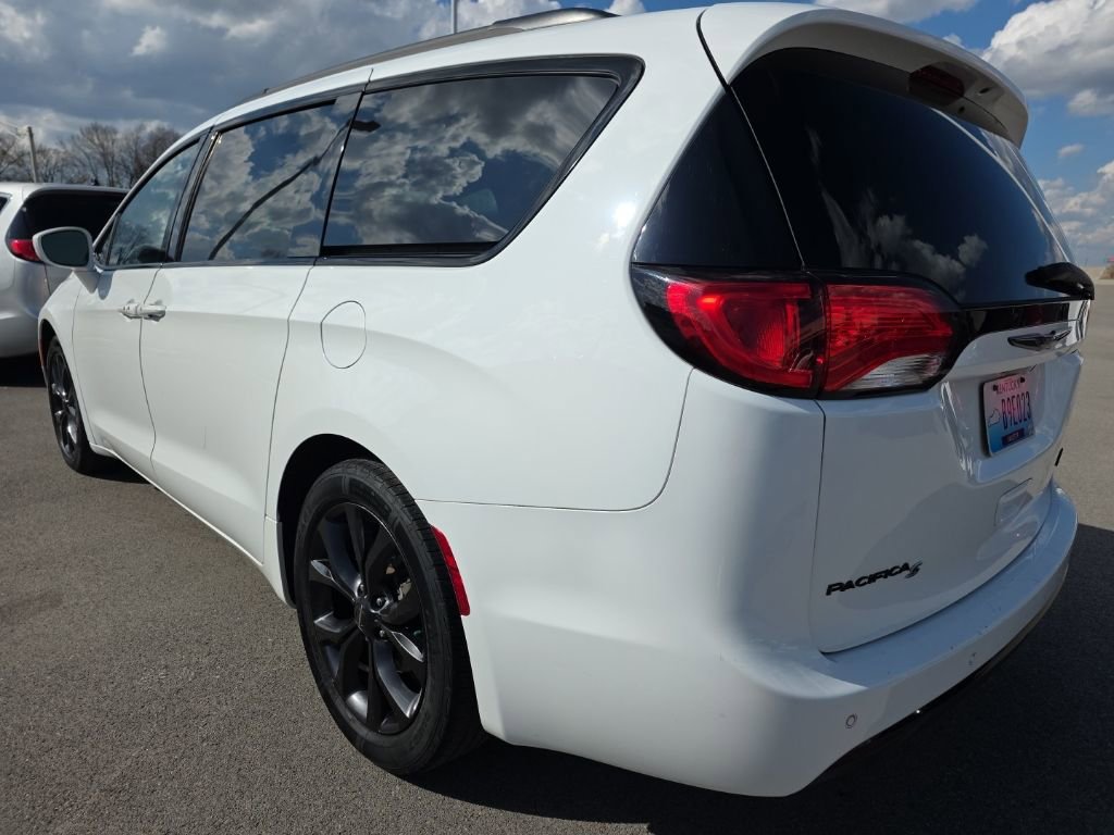 Used 2018 Chrysler Pacifica Touring-L w/ Premium Audio Group image 7