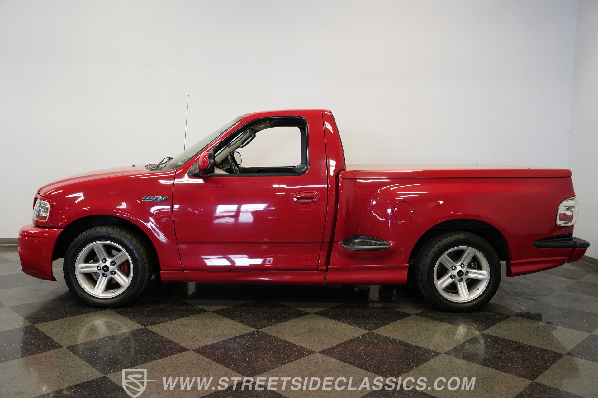 Used 2003 Ford F150 Lightning RWD image 8