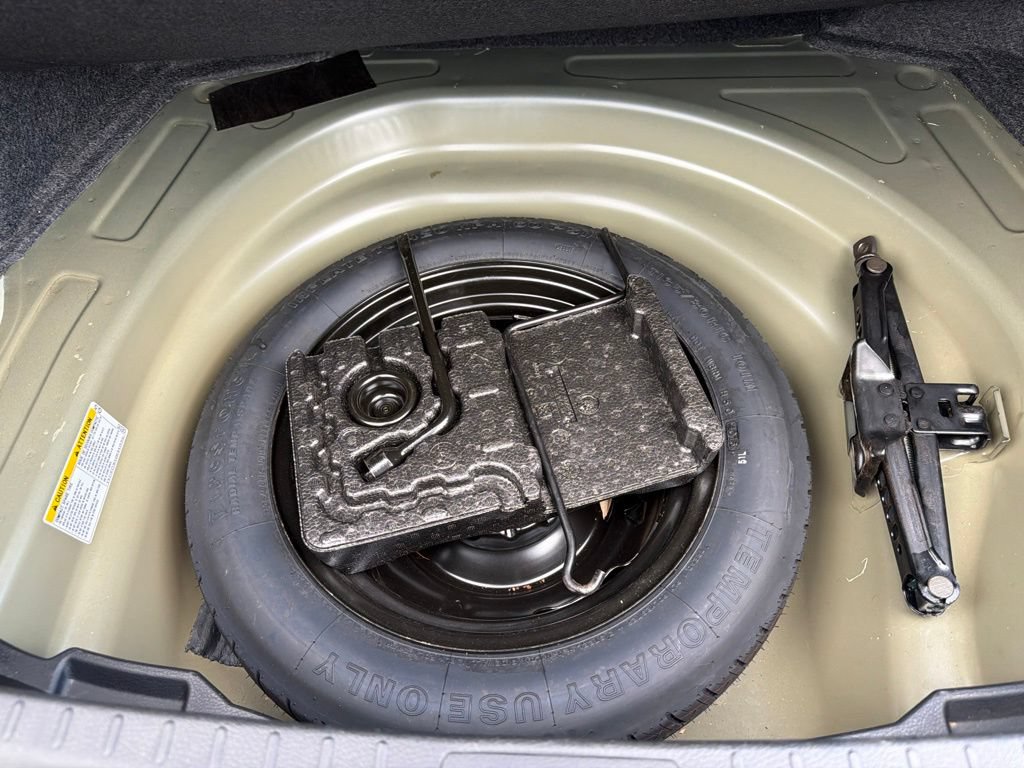 Used 2017 Toyota Corolla LE w/ Carpet Mat Package (TMS) FWD image 9