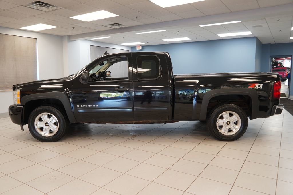 Used 2009 Chevrolet Silverado 1500 LT w/ Power Pack Plus AWD/4WD image 2