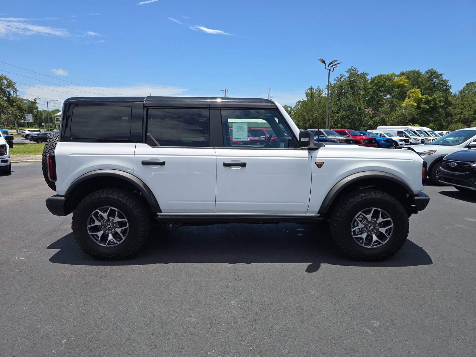 New 2025 Ford Bronco Badlands image 3