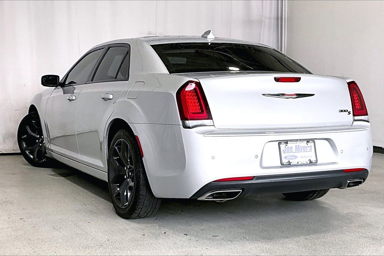 Used 2023 Chrysler 300 S RWD image 9